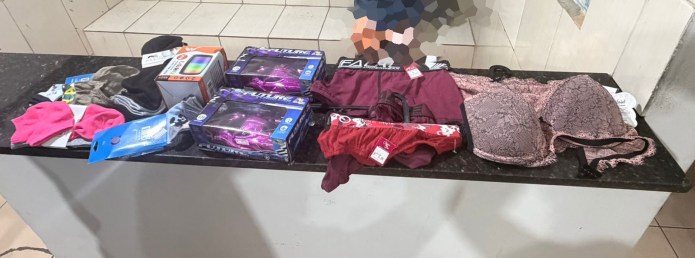 Detida por furtar roupas