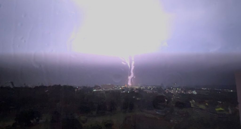 Raios cortam o céu de São Carlos