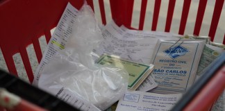 Santa Casa acumula grande quantidade de documentos e objetos pessoais esquecidos no hospital