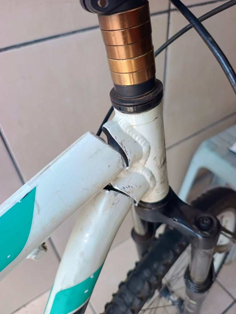 Quadro da bicicleta rachou