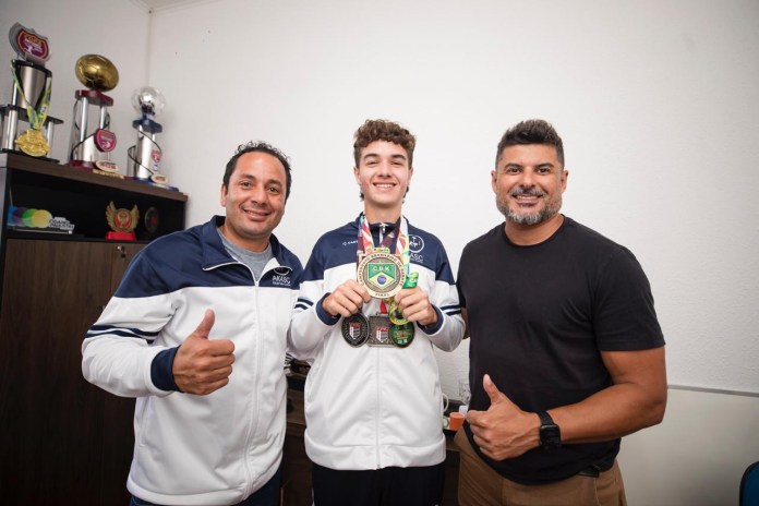 584e685c-1ce6-4125-a098-7d7c6f08df4e-1