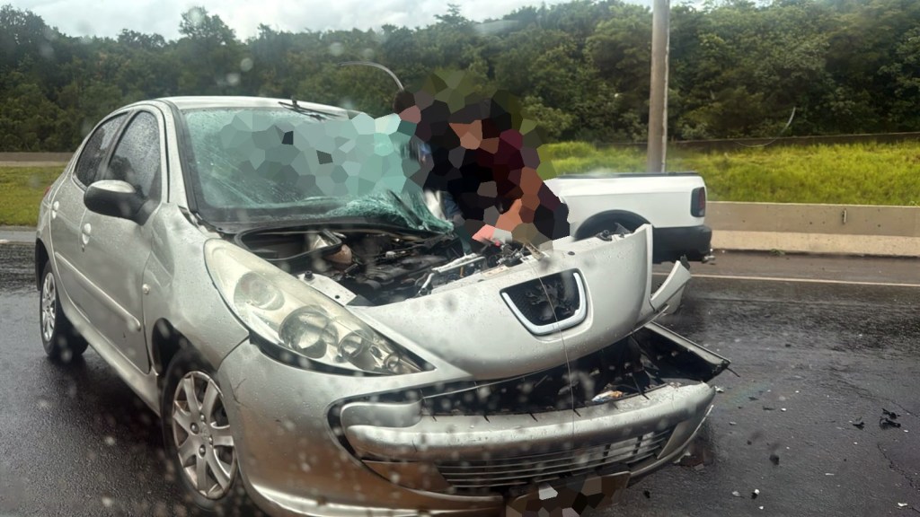 Colisão frontal na SP 318