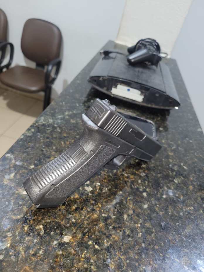 Homem foi detido com itens suspeitos