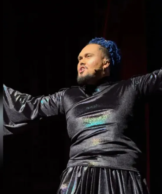 Ator de 25 anos morre após passar mal durante apresentação teatral