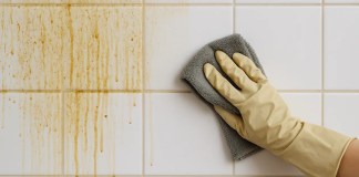 Como tirar gordura de paredes e azulejos com um único pano úmido