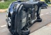 Colisão levou carro ao tombamento