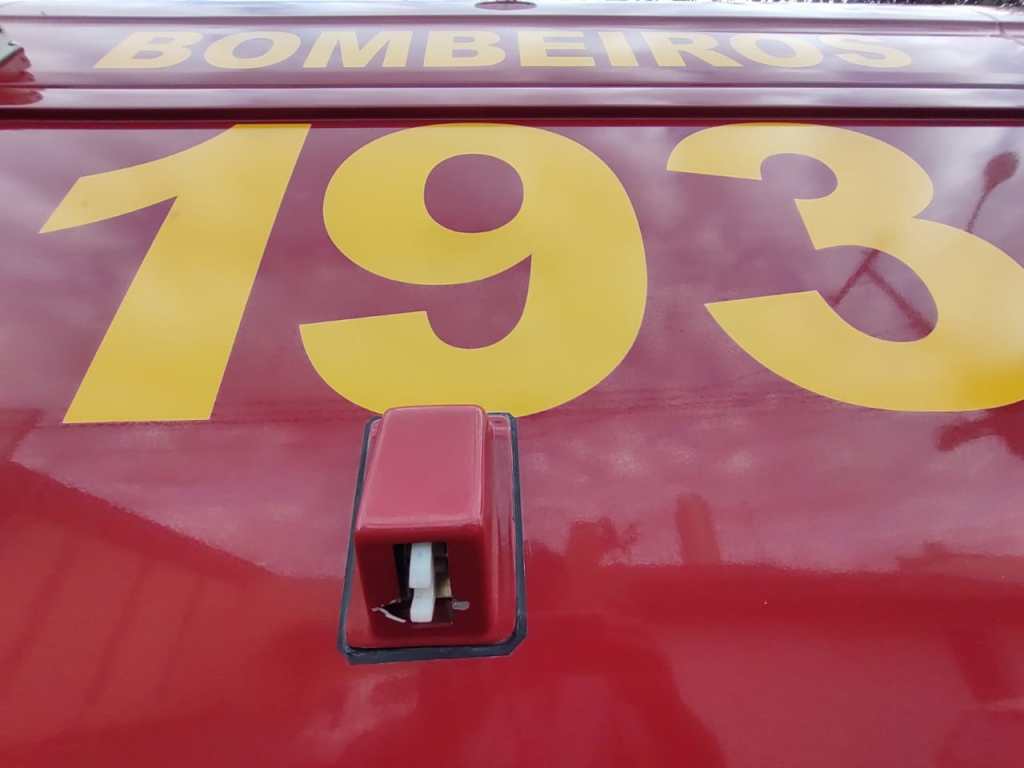Trabalhadores: Bombeiros estão no local