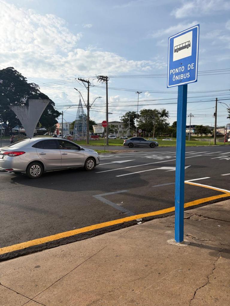Ponto de ônibus na Praça Itália
