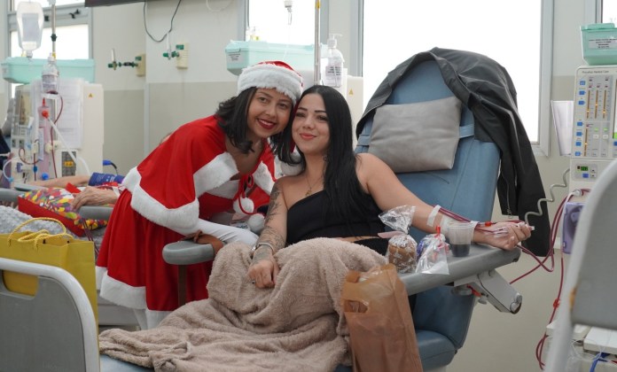 Ex-paciente da Nefrologia retorna à Santa Casa para levar carinho e esperança aos passam por tratamento