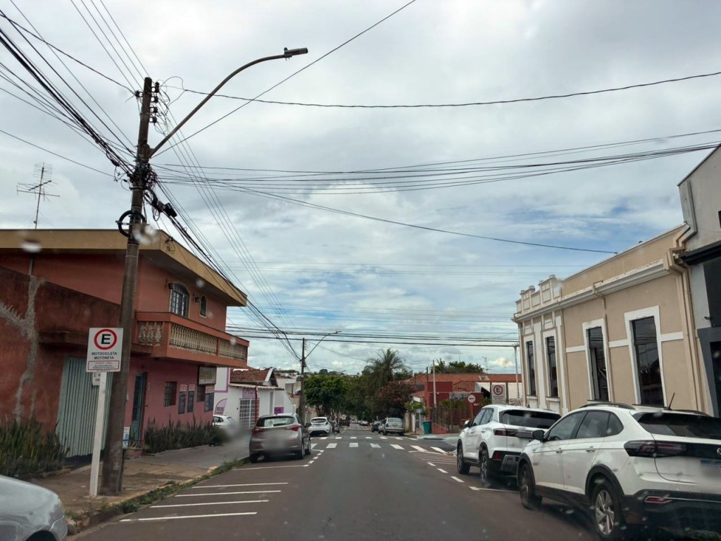 Cruzamento da Dom Pedro com a Major: muitos não respeitam o PARE