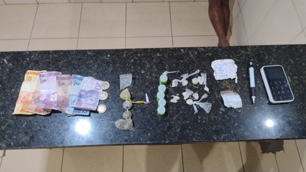 Homem é preso por tráfico de drogas