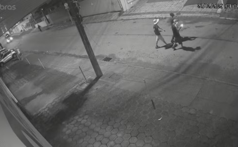 Câmeras mostra imagem de jovens que agora estão desaparecidos