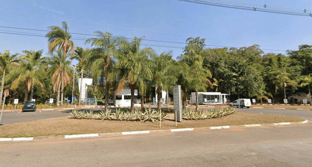 O Ministério da Ciência, Tecnologia e Inovação, por meio do Centro Nacional de Pesquisa em Energia e Materiais (CNPEM) de Campinas (SP), está desenvolvendo um acelerador de prótons nacional