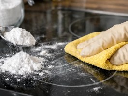 O uso errado de bicarbonato de sódio na limpeza que risca superfícies delicadas sem você perceber