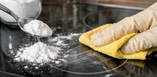 O uso errado de bicarbonato de sódio na limpeza que risca superfícies delicadas sem você perceber