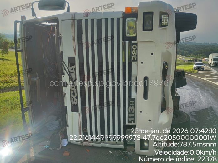 Carreta tomba na WL Carreta tomba na WL