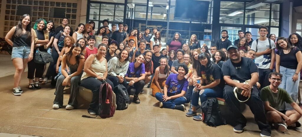  Estudantes que cursam ou já finalizaram o ensino médio, prioritariamente em escolas públicas, podem se inscrever na iniciativa até dia 15 de fevereiro (crédito da imagem: Projeto Aprender)