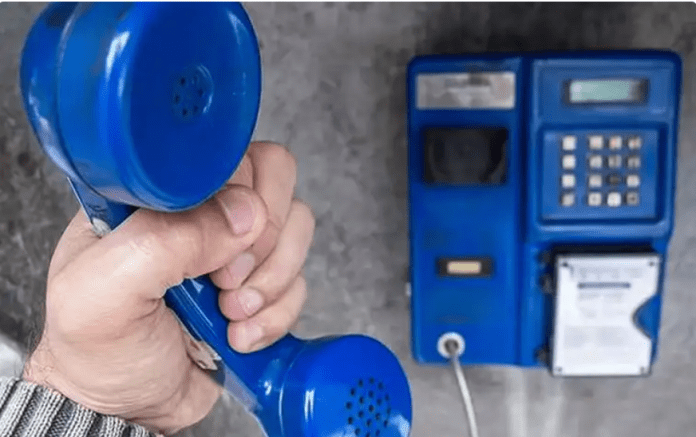 Orelhões serão extintos no Brasil 