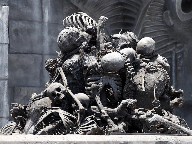 pile-of-bones-3614_640