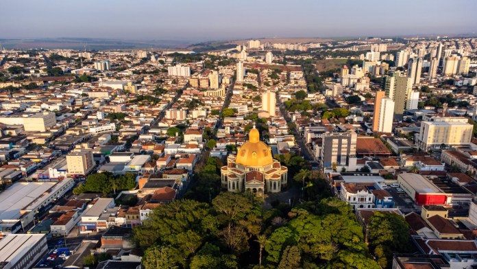 Empregos com carteira assinada cresceram em São Carlos ano de 2025 Empregos com carteira assinada cresceram em São Carlos ano de 2025