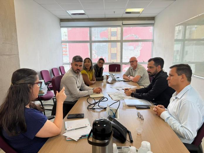 Reunião discutiu projeto da Fatec Reunião discutiu projeto da Fatec