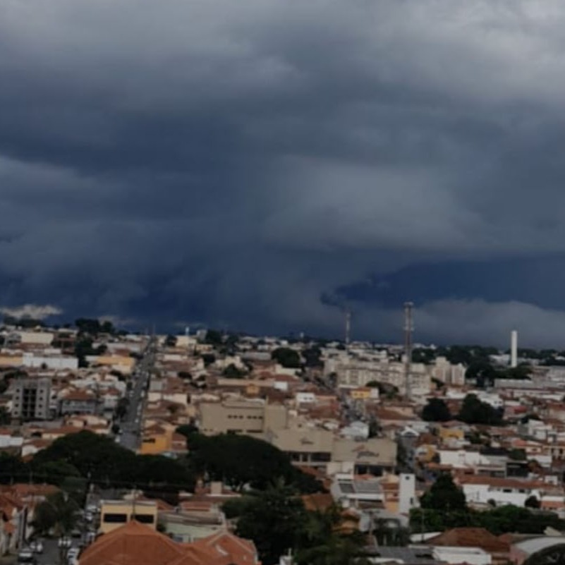 Chuva permanece, mas friozinho vai chegando