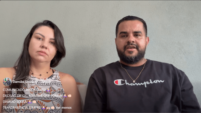 Damião Sousa renunciou ao cargo; Ele fez pronunciamento ao lado da esposa Danielle Inocêncio Damião Sousa renunciou ao cargo; Ele fez pronunciamento ao lado da esposa Danielle Inocêncio
