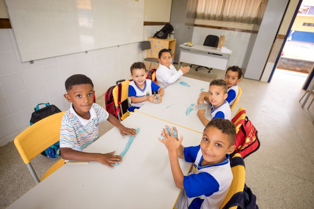 Projeto férias começa com atividades em todas as escolas da rede