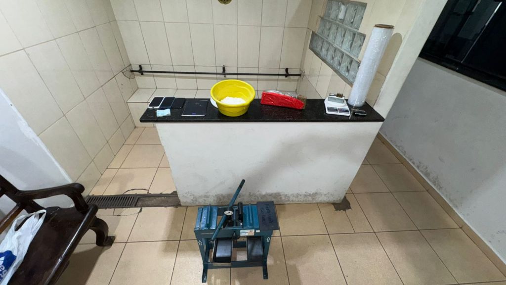 Drogas e veículo apreendidos pela PM