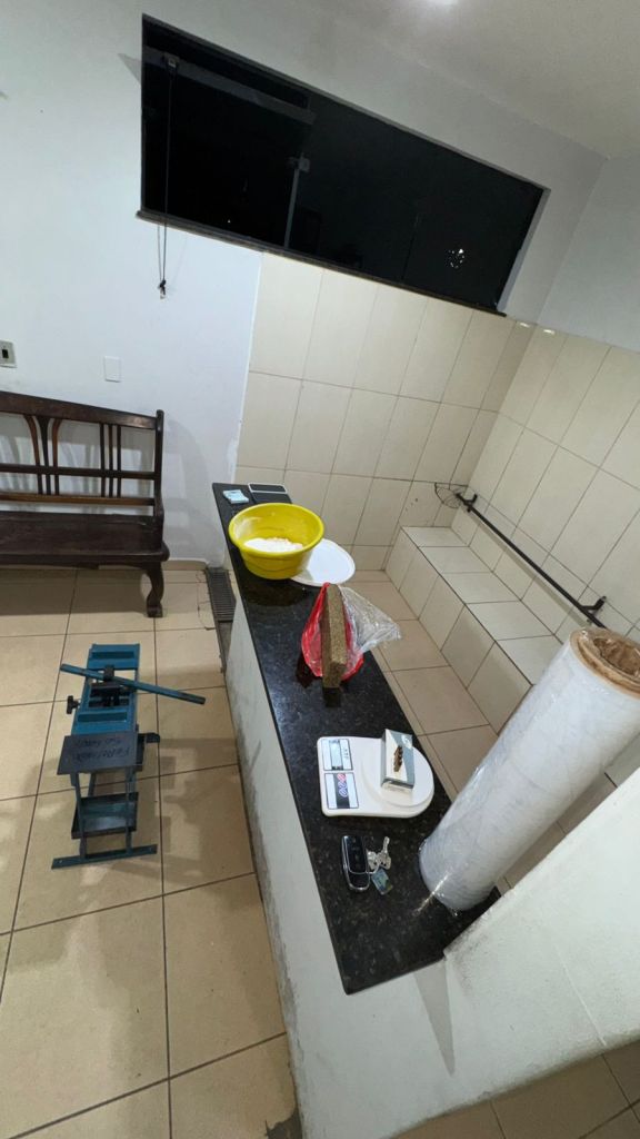 Drogas e veículo apreendidos pela PM