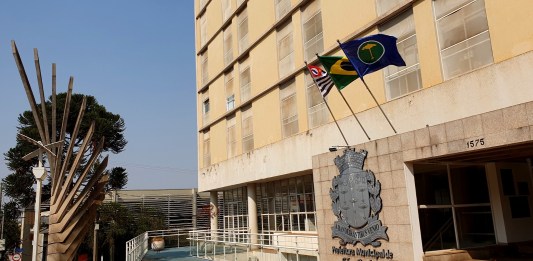 A Prefeitura Municipal informa como será o funcionamento dos serviços públicos municipais durante o feriadão de Carnaval, que será segunda-feira (16/02), terça-feira (17/02) e quarta-feira de Cinzas (18/02