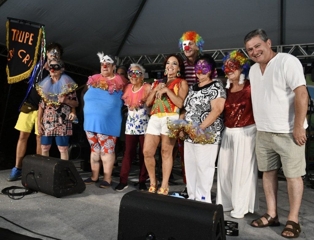 Regina Dias e Trupe Cri Cri