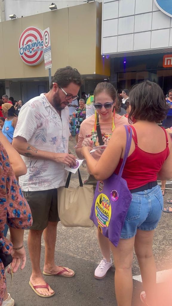 A vereadora Raquel Auxiliadora marcou presença nos principais pontos do Carnaval de São Carlos levando uma mensagem clara: alegria e respeito precisam caminhar juntos.