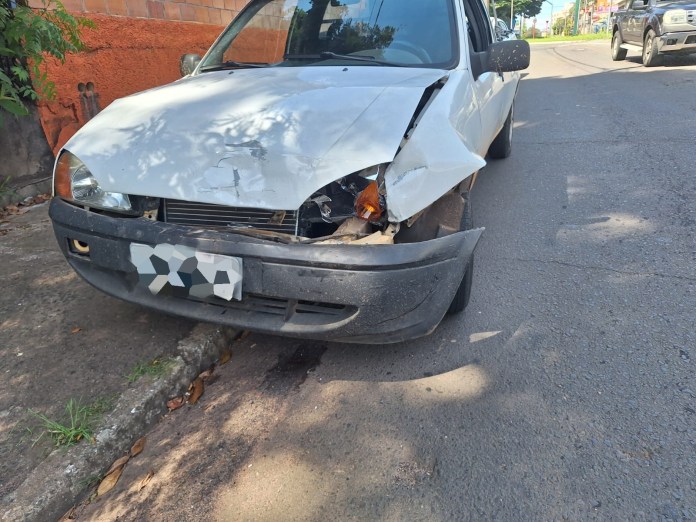 Buraco causa acidente Buraco causa acidente