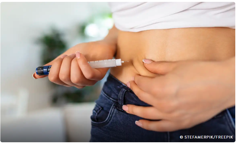 “Conhecidos popularmente como canetas emagrecedoras, esses medicamentos devem ser utilizados exclusivamente conforme as indicações aprovadas em bula e sob prescrição e acompanhamento de profissional habilitado”, destacou a agência no comunicado.