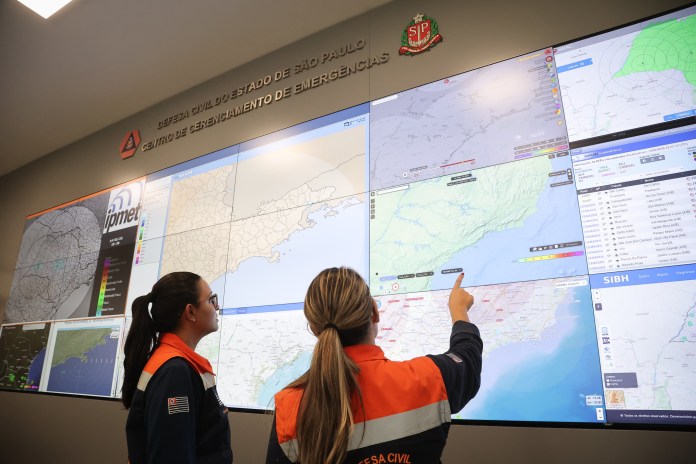 Defesa Civil de SP alerta para chuvas intensas a partir de domingo (8) e mobiliza gabinete de crise Defesa Civil de SP alerta para chuvas intensas a partir de domingo (8) e mobiliza gabinete de crise