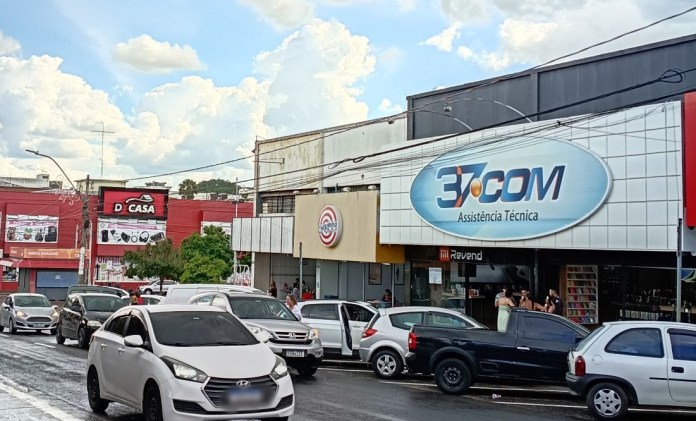 Em março, comércio amplia horário de funciomamento em São Carlos