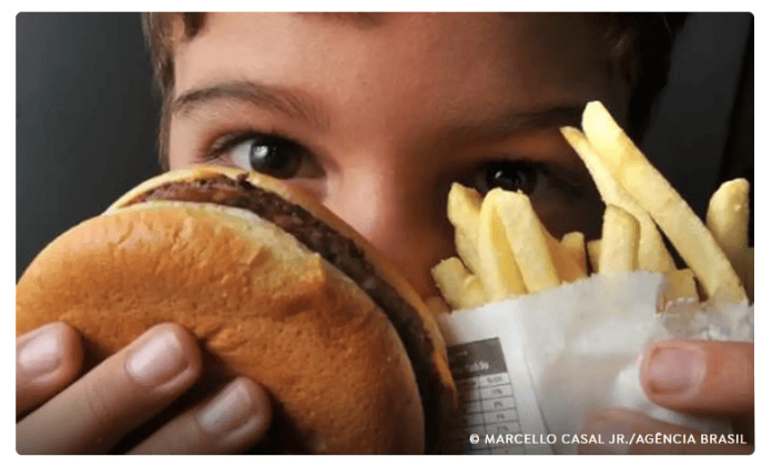 Uma em cada cinco crianças e adolescentes tem sobrepeso ou obesidade Uma em cada cinco crianças e adolescentes tem sobrepeso ou obesidade