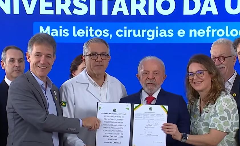 Lula descerra a placa das ampliações na UFSCar