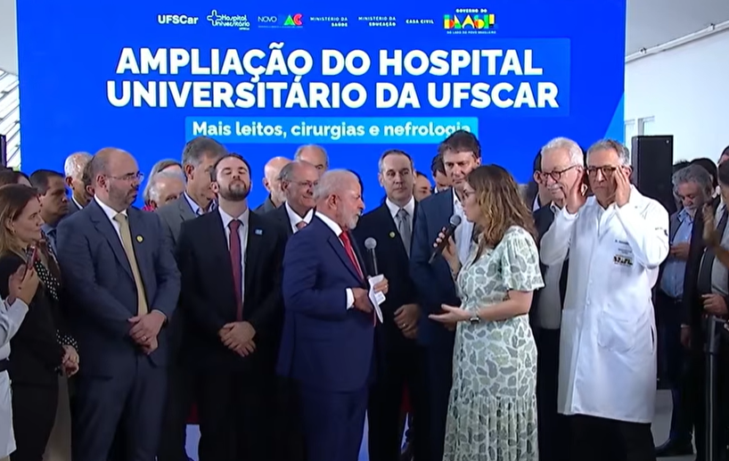 Lula com a reitora Ana Beatriz Oliveira