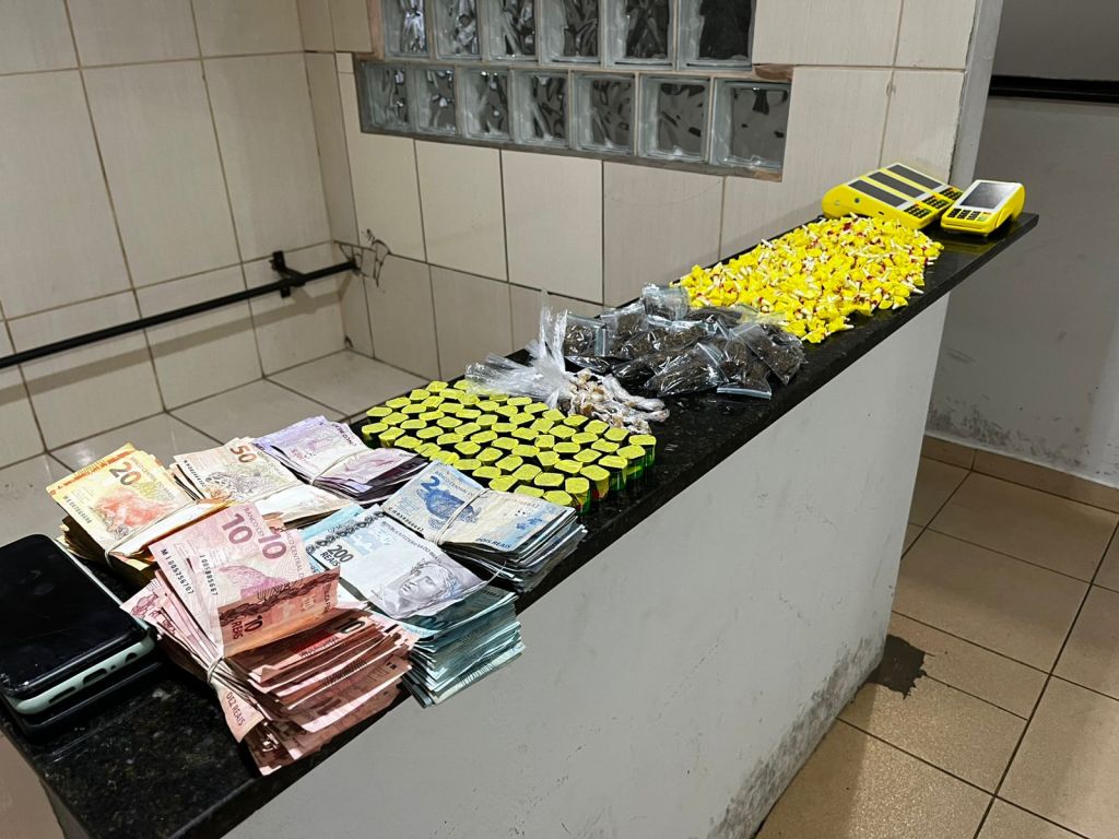 Mais de R$ 14 mil em dinheiro são apreendidos com menores suspeitos de tráfico de drogas em Ibaté