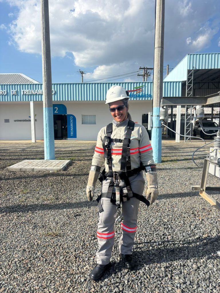 Mulheres na CPFL: Beatriz fez o primeiro curso de eletricistas para mulheres e logo entrou na companhia. (Fotos: Divulgação/CPFL Energia)