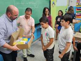 Entrega de kits escolares