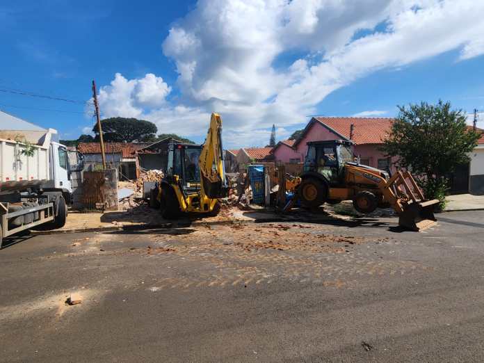 Imóvel foi demolido Imóvel foi demolido