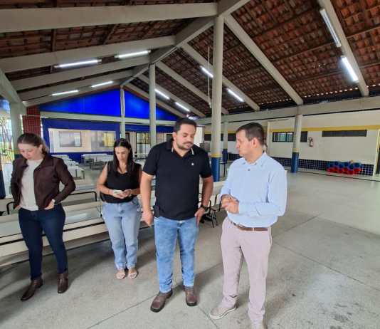 O secretário municipal de Educação, Roselei Françoso, esteve na manhã desta segunda-feira (09/03), no Centro Municipal de Educação Infantil (CEMEI) Homero Frei, no bairro Santa Felícia, após relatos de pais sobre a presença de escorpiões na unidade.