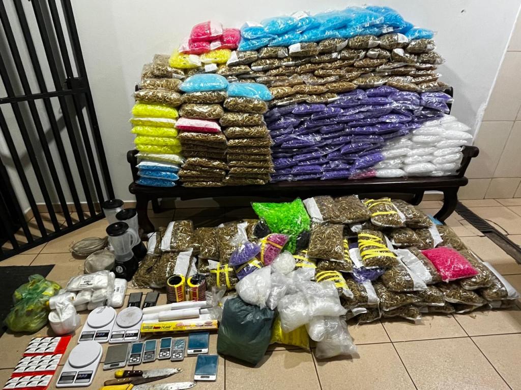 Polícia Militar faz “apreensão monstro” de drogas em casa usada como entreposto no Cidade Aracy
