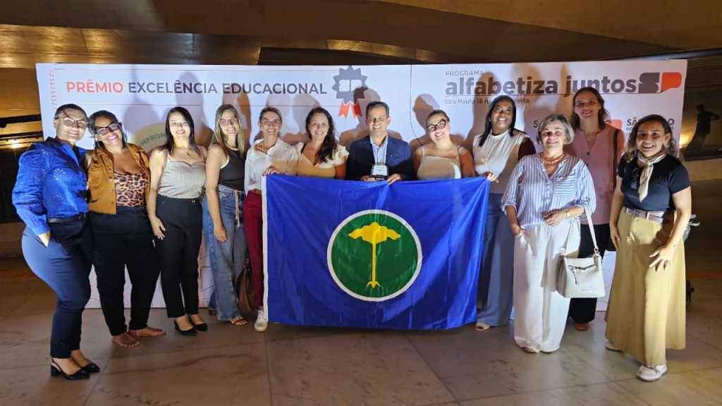 O Programa Alfabetiza Juntos SP premiou duas escolas da rede municipal de São Carlos pelo desempenho nas metas de alfabetização. A Escola Municipal de Educação Básica (EMEB) Antônio Stella Moruzzi, no Jardim Tangará, e o Centro Municipal de Educação Infantil (CEMEI) Doutor Alcyr Afonso Leopoldino, no Jardim Araucária, foram reconhecidos na segunda edição do prêmio.
