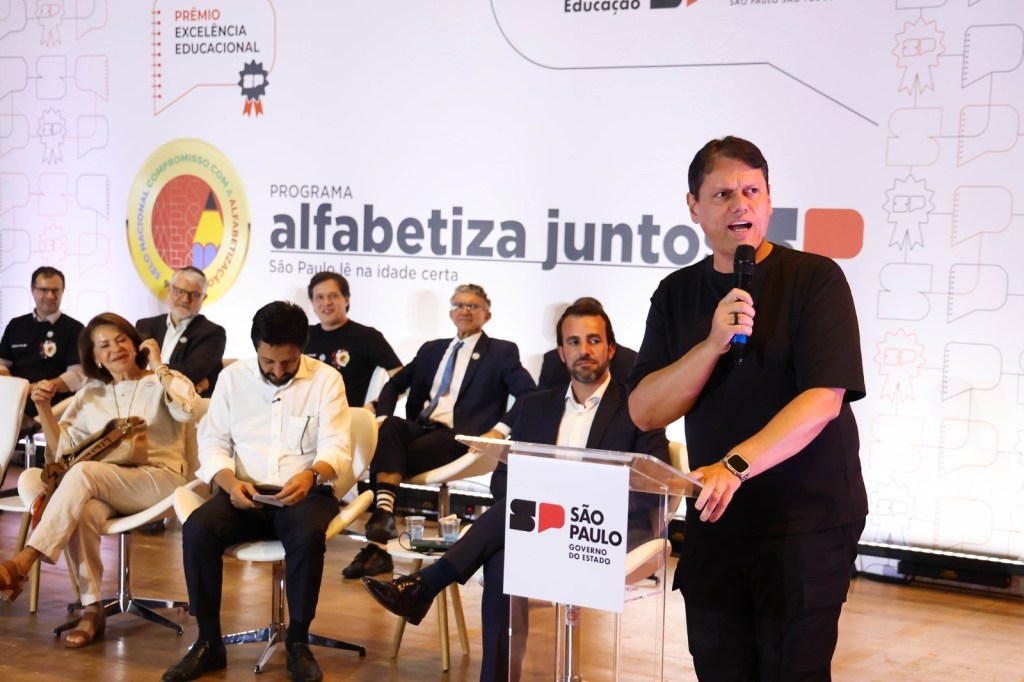 O Programa Alfabetiza Juntos SP premiou duas escolas da rede municipal de São Carlos pelo desempenho nas metas de alfabetização. A Escola Municipal de Educação Básica (EMEB) Antônio Stella Moruzzi, no Jardim Tangará, e o Centro Municipal de Educação Infantil (CEMEI) Doutor Alcyr Afonso Leopoldino, no Jardim Araucária, foram reconhecidos na segunda edição do prêmio.