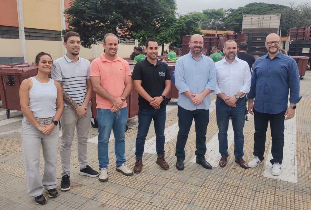 O Serviço Autônomo de Água e Esgoto de São Carlos (SAAE), em parceria com a empresa São Carlos Ambiental, iniciou nesta sexta-feira, 20 de março, a instalação de 110 contêineres em pontos estratégicos da área central do município, especialmente na região da Baixada do Mercado Municipal e no Calçadão da General Osório.