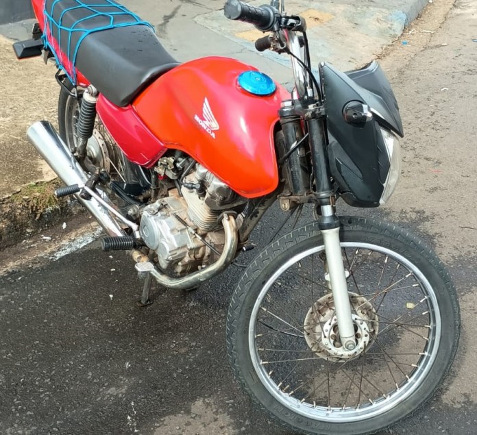 GM recupera motocicleta furtada há mais de um ano no Cidade Aracy, em São Carlos GM recupera motocicleta furtada há mais de um ano no Cidade Aracy, em São Carlos